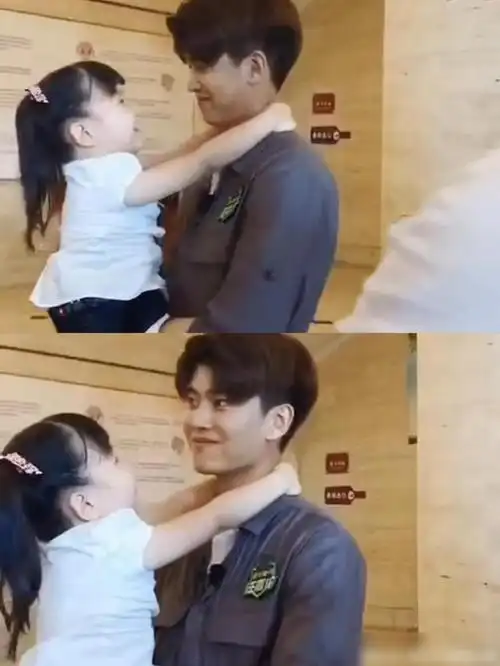 任嘉伦带娃能手不愧是个奶爸带起娃超认真的