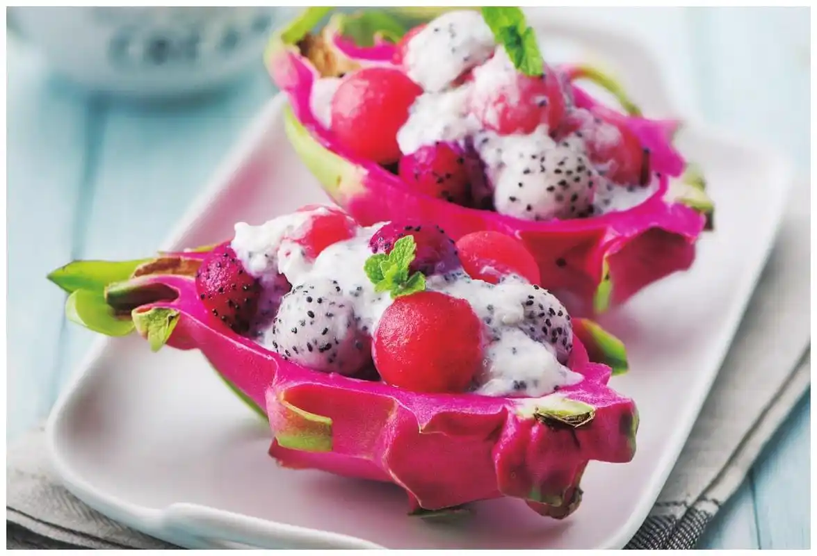 在家做沙拉,用酸奶代替沙拉酱,清爽美味,低脂更健康