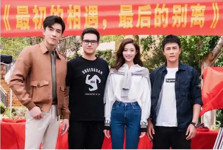 林更新盖玥希亲密牵手引热议工作人员模糊回应疑似恋情曝光