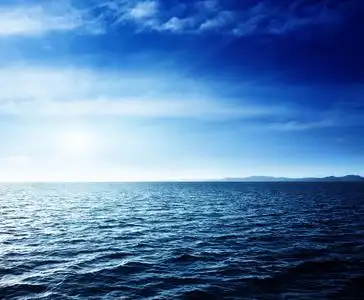 完美的蓝色天空图片