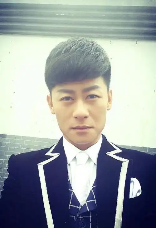 著名影视演员李健平凡妻子是我16岁时的初恋