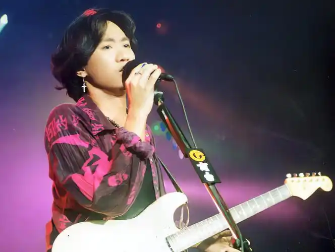 p>黄家驹(1962年6月10日—1993年6月30日),出生于中国香港,祖籍广东