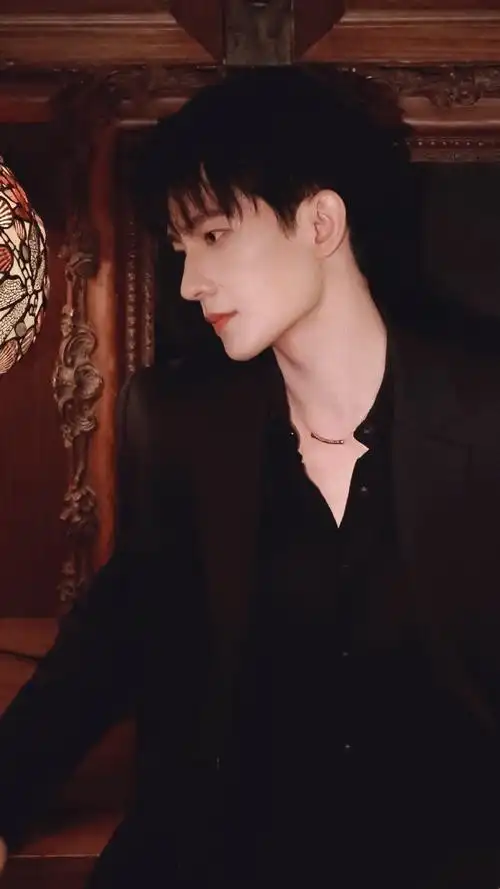 黑西装是杨洋的统治区