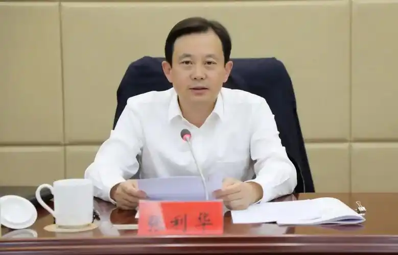 张利华主持召开县委常委会第71次会议