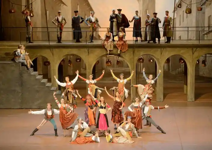 明日上演 | 莎翁著作《罗密欧与朱丽叶》最优雅唯美的诠释