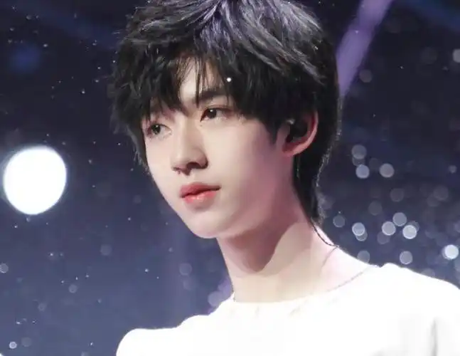 贺峻霖个人资料贺峻霖多高啊?