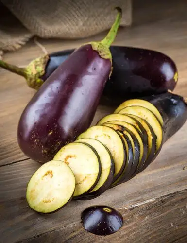 新鲜的茄子食物高清图片