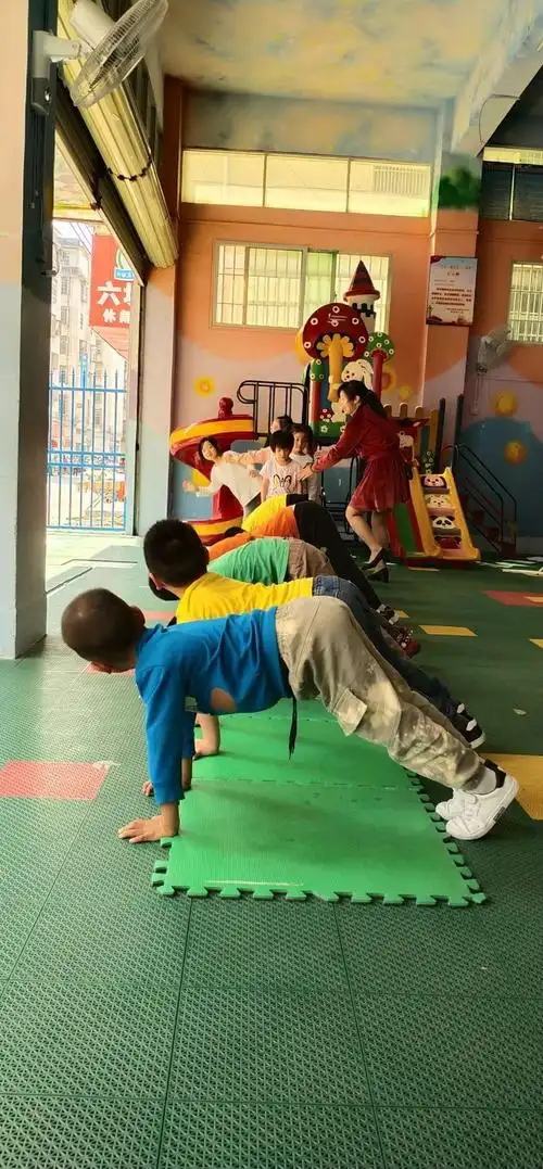 【公办托管园倩倩幼儿园】大三班回味体能课