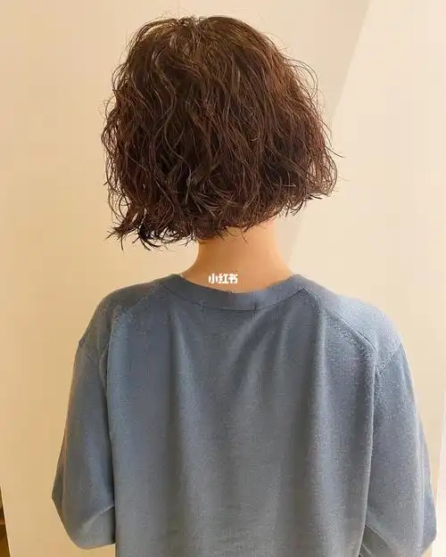 短发 烫发 我觉得很漂亮