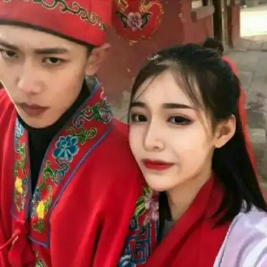 红衣情侣头像一对高清红衣婚嫁的情侣头像图片