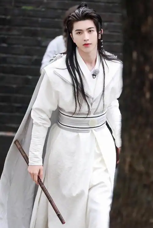 终于看到蔡徐坤穿古装帅出新高不敢认此颜值圈内少有