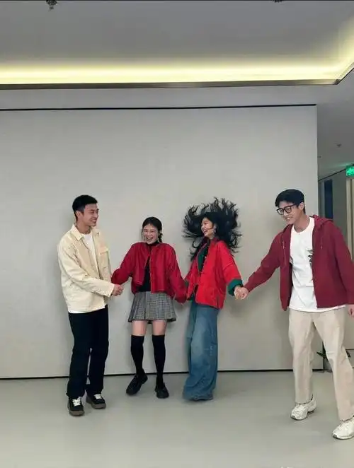 马思纯孙千直播穿新中式虽然身高只差2厘米却被孙千碾压了