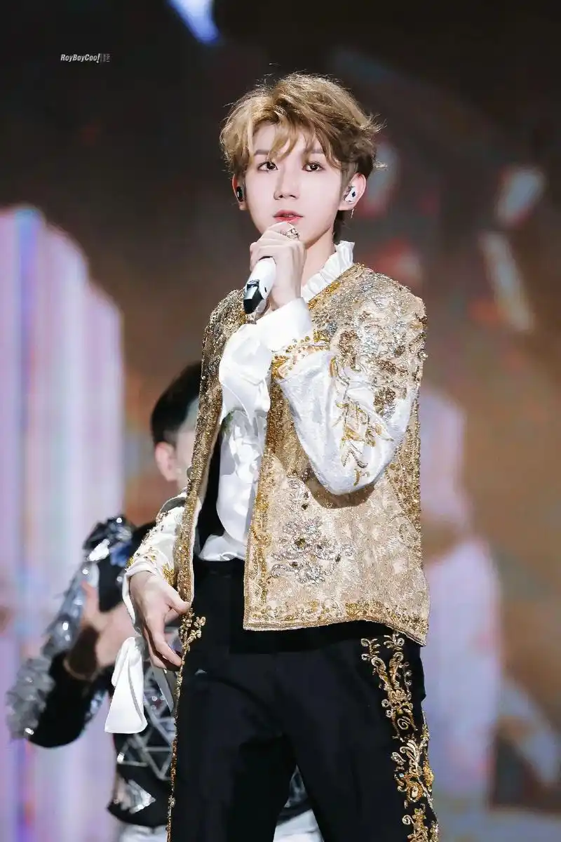 这是吃可爱长大的么#tfboys十周年 #无条件王源 #图片 - 抖音