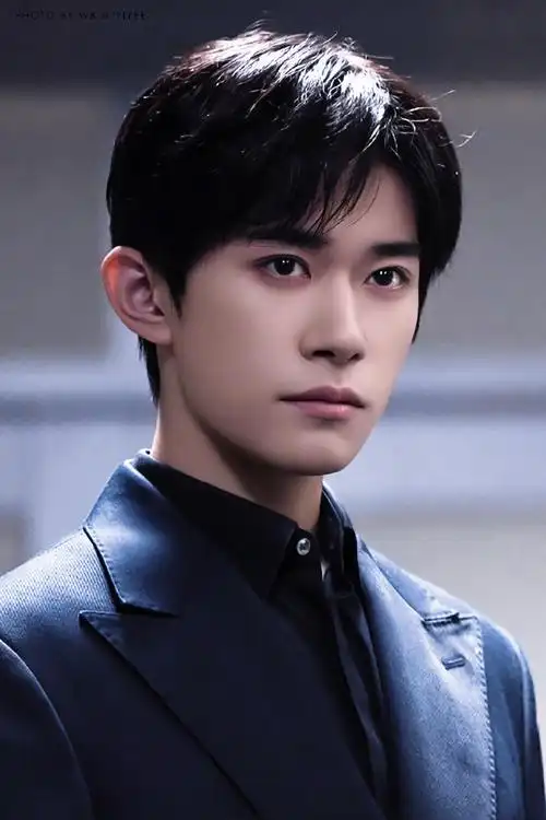 易烊千玺九号品牌全球代言人