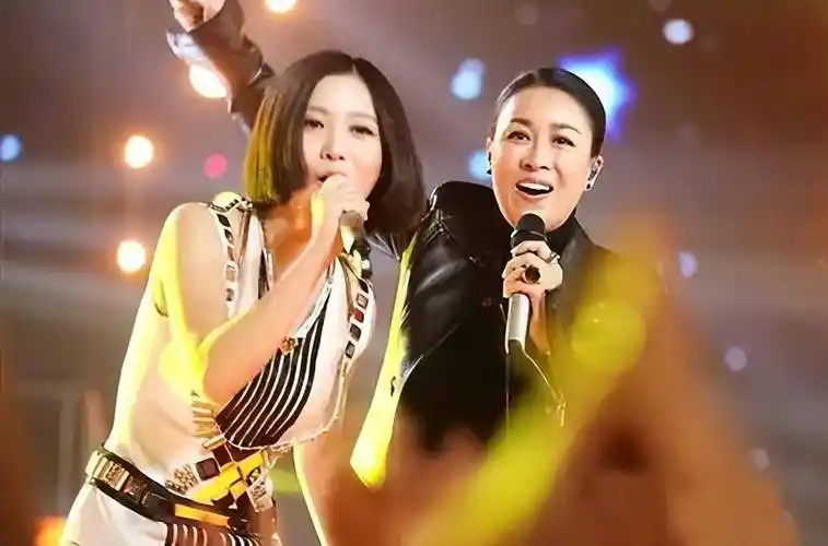 原创歌坛一姐那英身家百亿戴8位数戒指逼刀郎退圈毁姚贝娜梦想