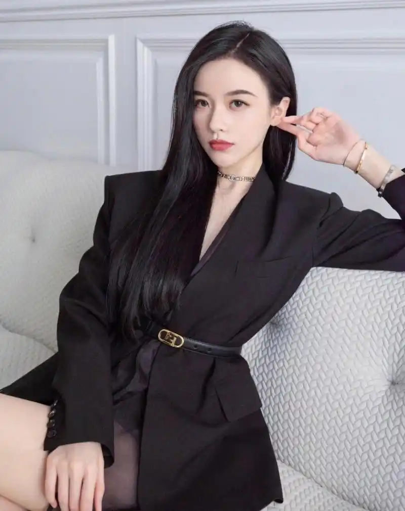 高冷型美女,日常西装穿搭