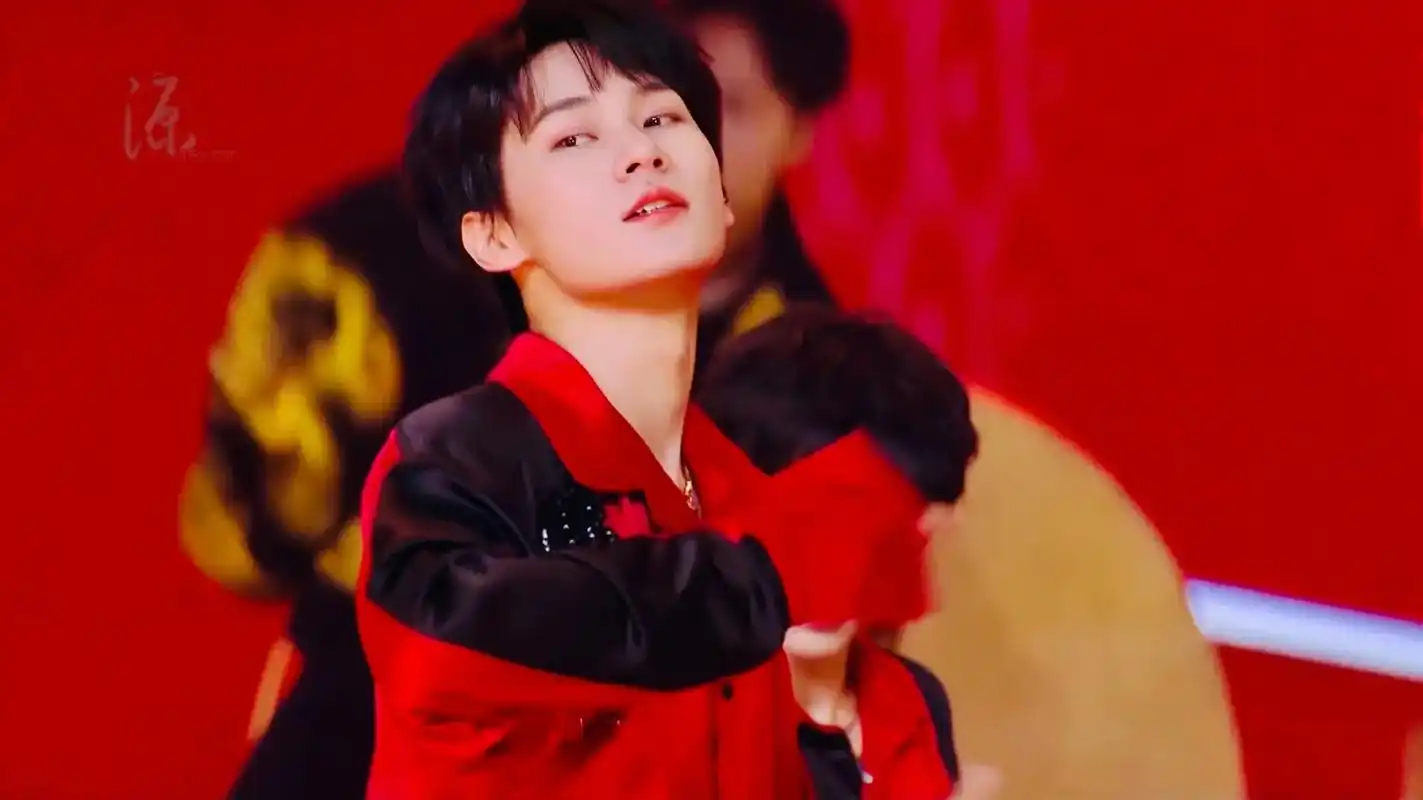 这就是双喉结的魅力吗 #张真源 #时代少年团张真源 #fyp - 抖音