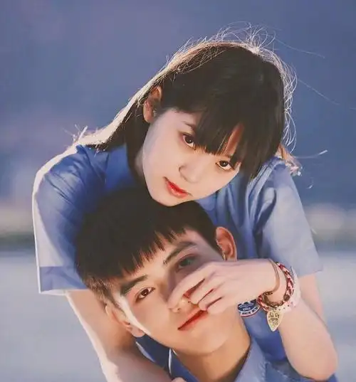 欧阳娜娜陈飞宇同游巴黎两人疑似在约会超甜关系实锤了吗