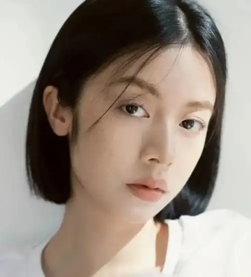 日系女生中性短发 简约酷飒气场全开_女生短发 - 美发站