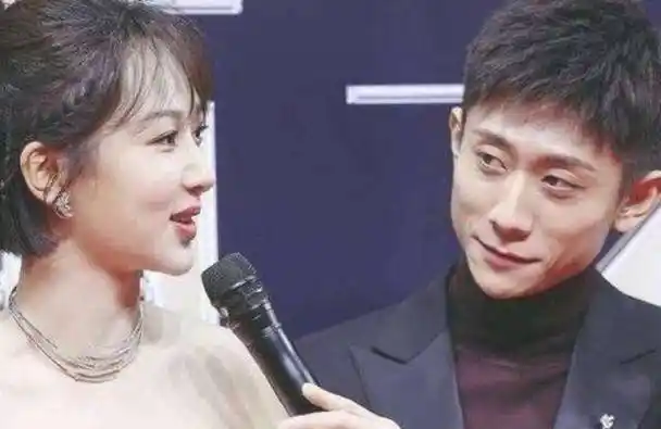 当初她和黄子韬一起主演《谈判官》,两个因此成为挚友,还一起参加过