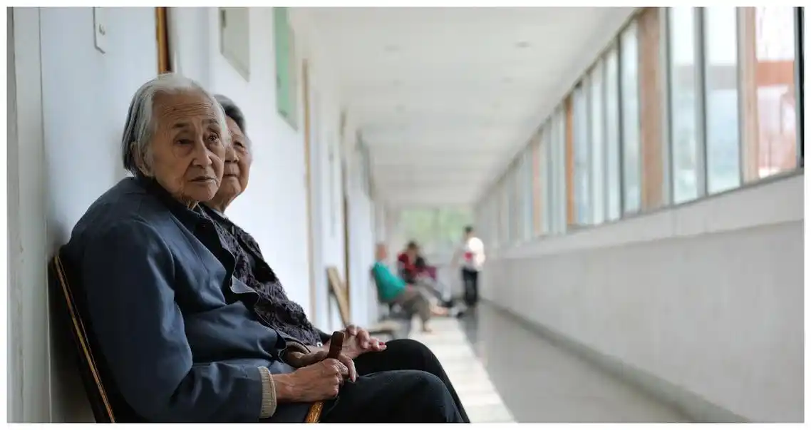 75岁老人:养老很简单,不麻烦子女不去养老院,找个老伴就很不错|养老