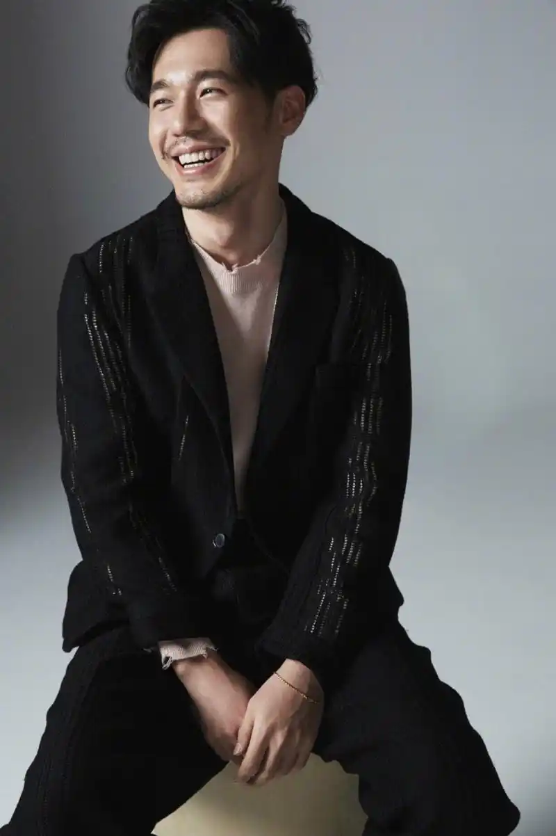 白宇雅痞帅气黑色质感写真图片[6/6]_明星_美桌网