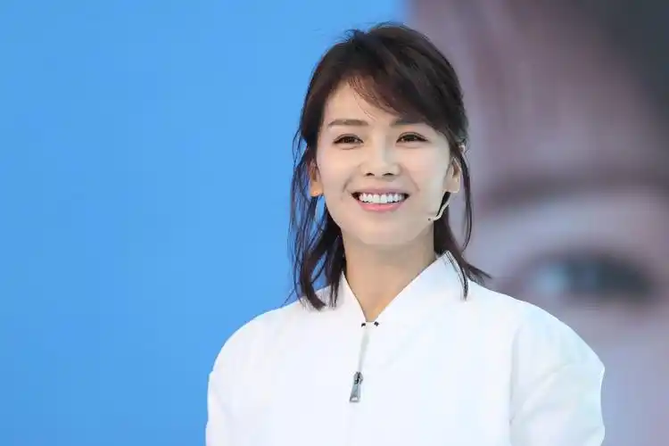 娱乐圈里"最美酒窝女星"排名,刘涛知性,唐嫣甜美,你最喜欢谁