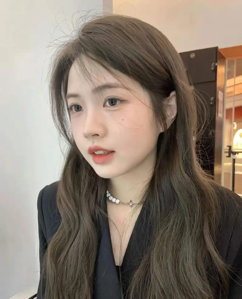 2024 最新流行发色,黄黑皮显白还减龄,别再染老土的黄色了!