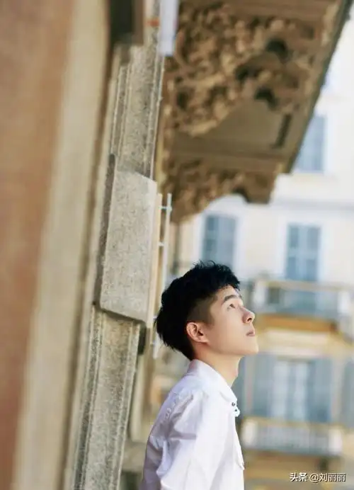 刘昊然剪清爽短发阳光清新一帅到底