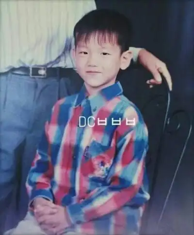 边伯贤小时候对比