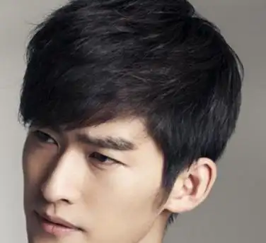 五款必备男士斜刘海发型,让你颜值更出众-图4