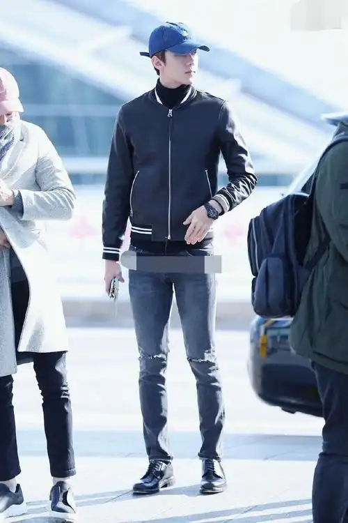 吴世勋,吴亦凡,朴灿烈,杨洋,李易峰的机场照对比,谁更帅?当然杨洋