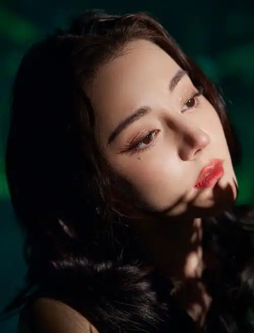 上游时尚热巴时尚造型抹胸刺绣泡泡裙复古温柔