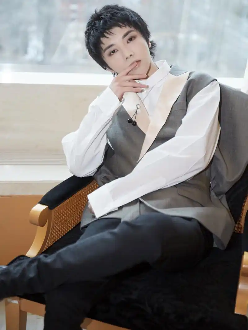 华晨宇植发照疑曝光爆料人称张碧晨插足自己还叫华晨宇老公