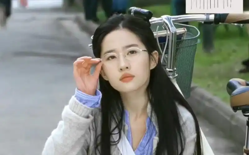 刘亦菲说自己拍恋爱通告的时候是纯素颜