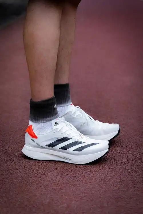 包揽波士顿马拉松男女双冠adidas最强旗舰跑鞋现已发售