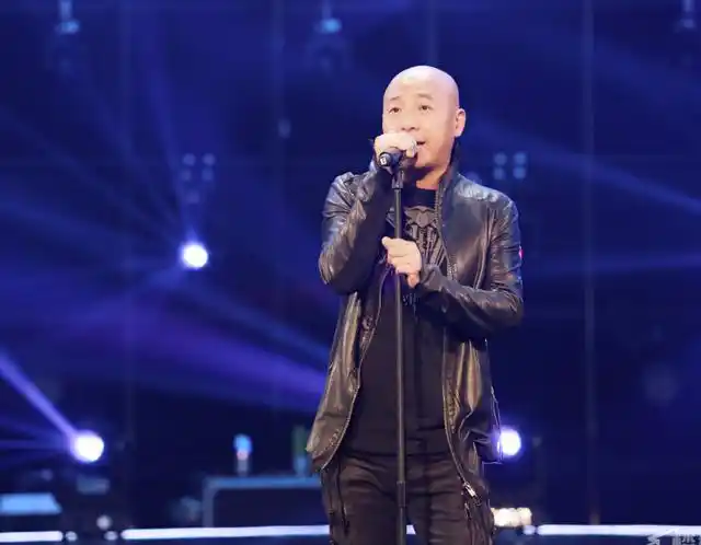 零点乐队周晓鸥:被吴京忽悠拍《战狼》,结果出场就领盒饭