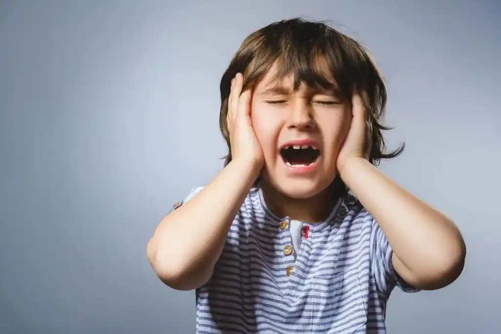 小区被封控超过一个月,孩子情绪失控,低落,急躁怎么办?