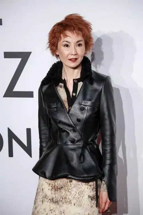 54岁张曼玉近照曝光 变成吊眼 网友:女神成老奶奶