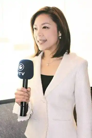 庾澄庆承认恋上女主播 新欢才女张嘉欣美照盘点