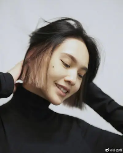 杨丞琳晒新发型转换心情花费9小时打理屁股坐不住了