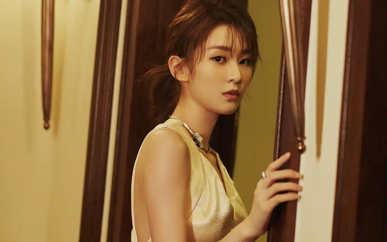 乔欣性感优雅写真桌面壁纸