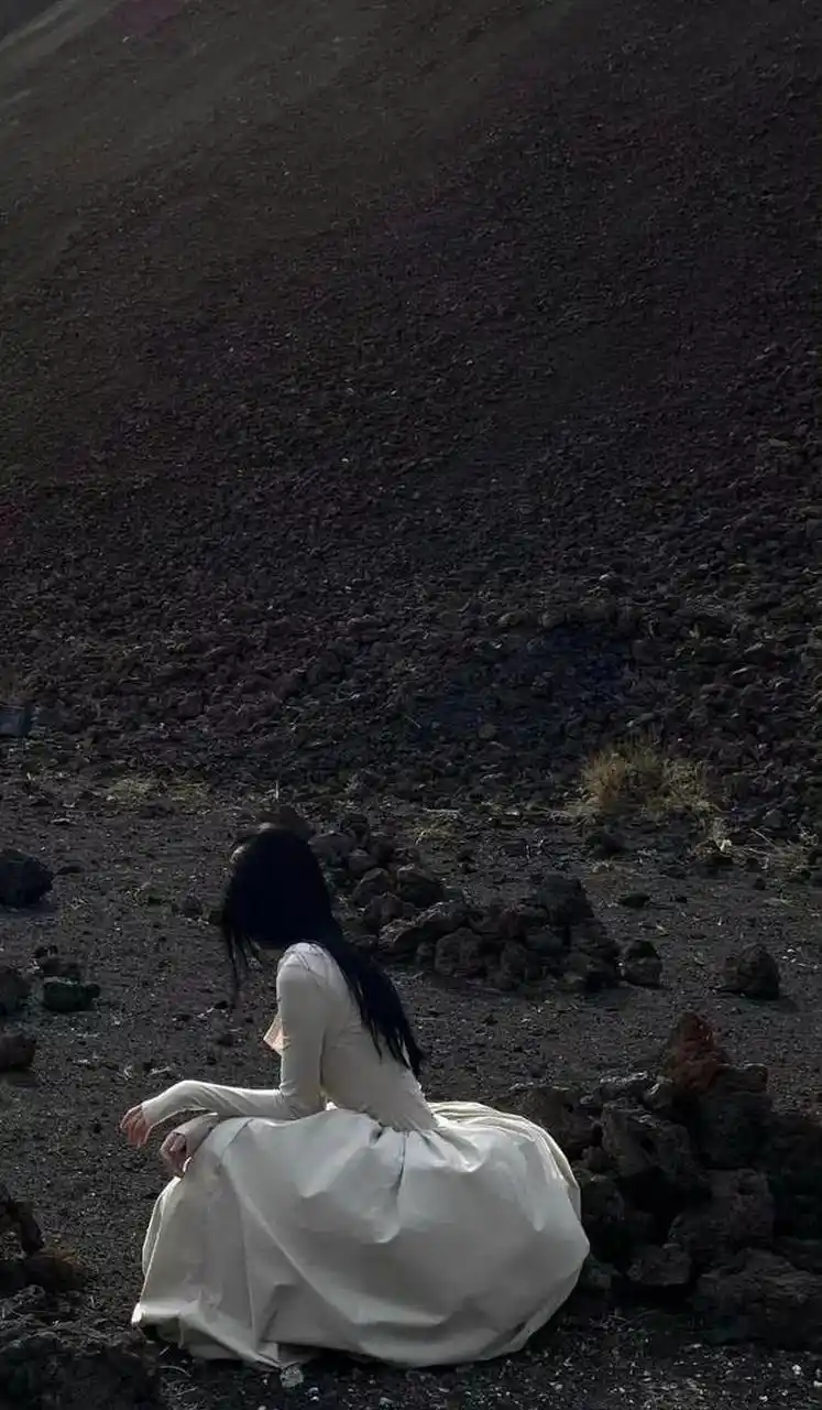 壁纸|黑色是最有态度的颜色,肃穆孤独又深情隐匿