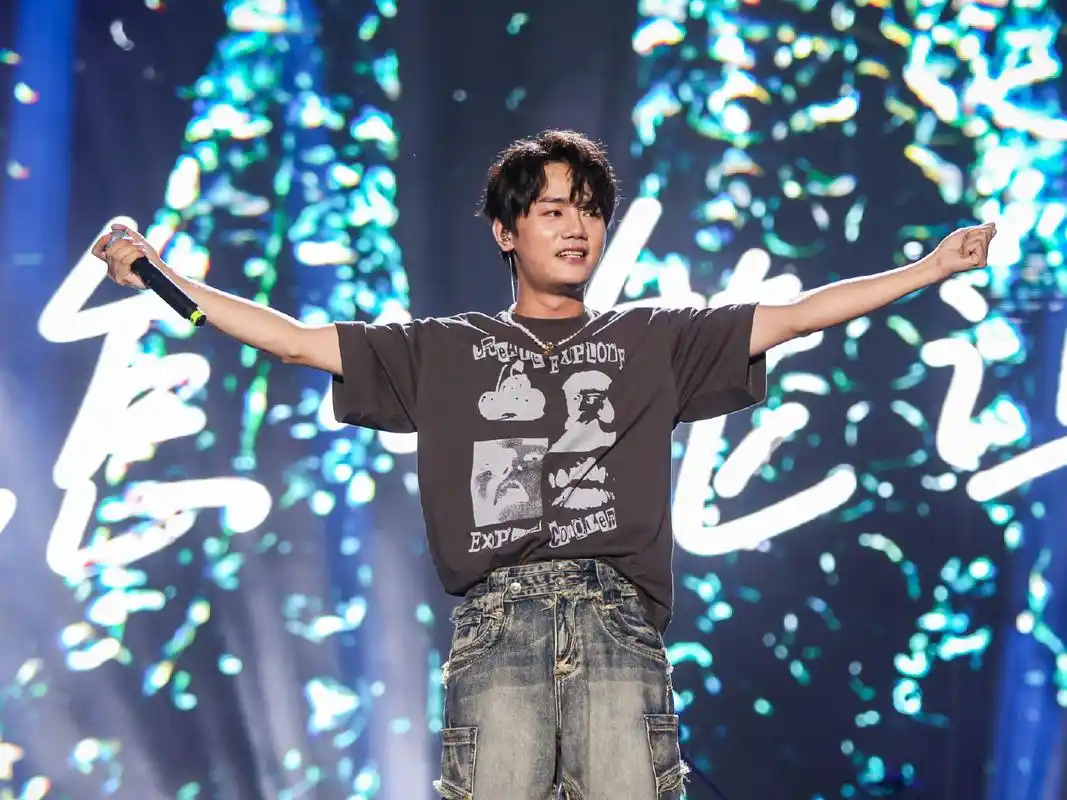 你知道歌手"队长"的原名是什么吗?