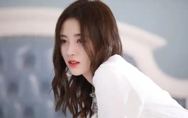 2024.4.19娱乐资讯:鞠婧祎,肖战,王一博,刘亦菲,周迅,伍佰