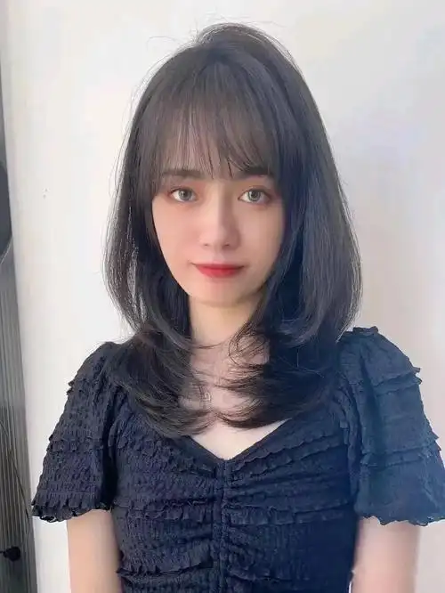 入秋流行"梨花烫"_发型