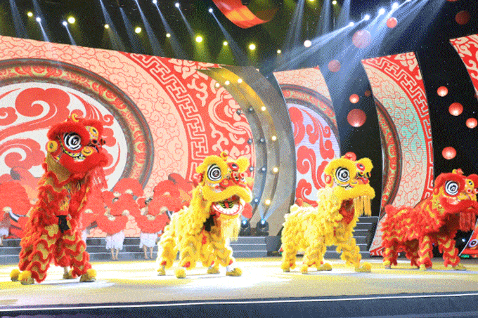 除夕看央视春晚初一看