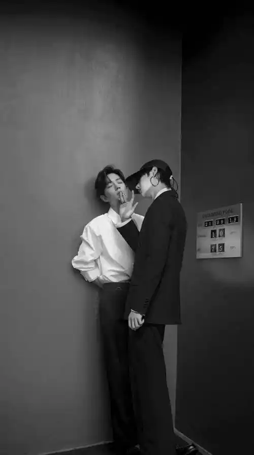 王一博与肖战的合照每一张都非常有魅力让人目不转睛