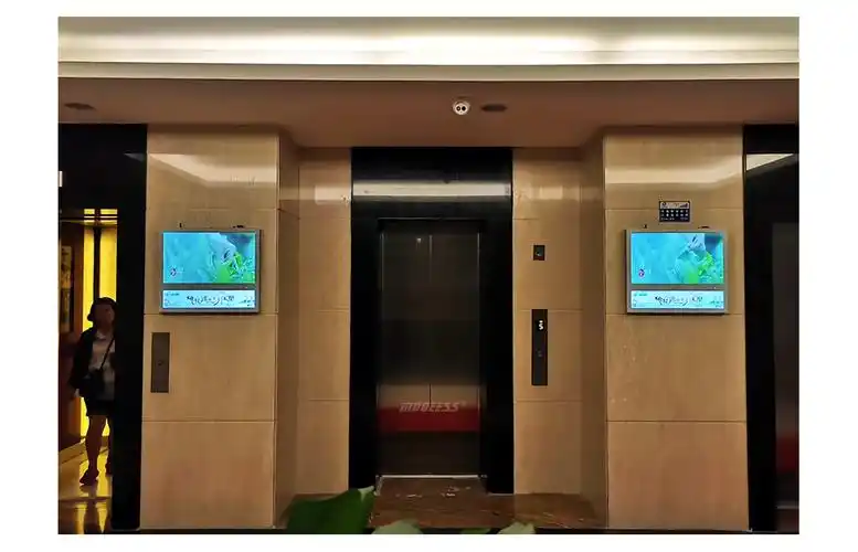 27 24寸楼宇电梯广告机/一拖一双屏-广告机厂家-广告机定制-魔艺视