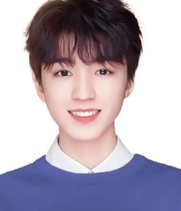 同为明星"证件照",王俊凯帅气,王源清秀,看到易烊千玺:颜控福利!